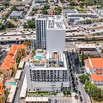 Modern Unit Mins From Brickell With Free Parking