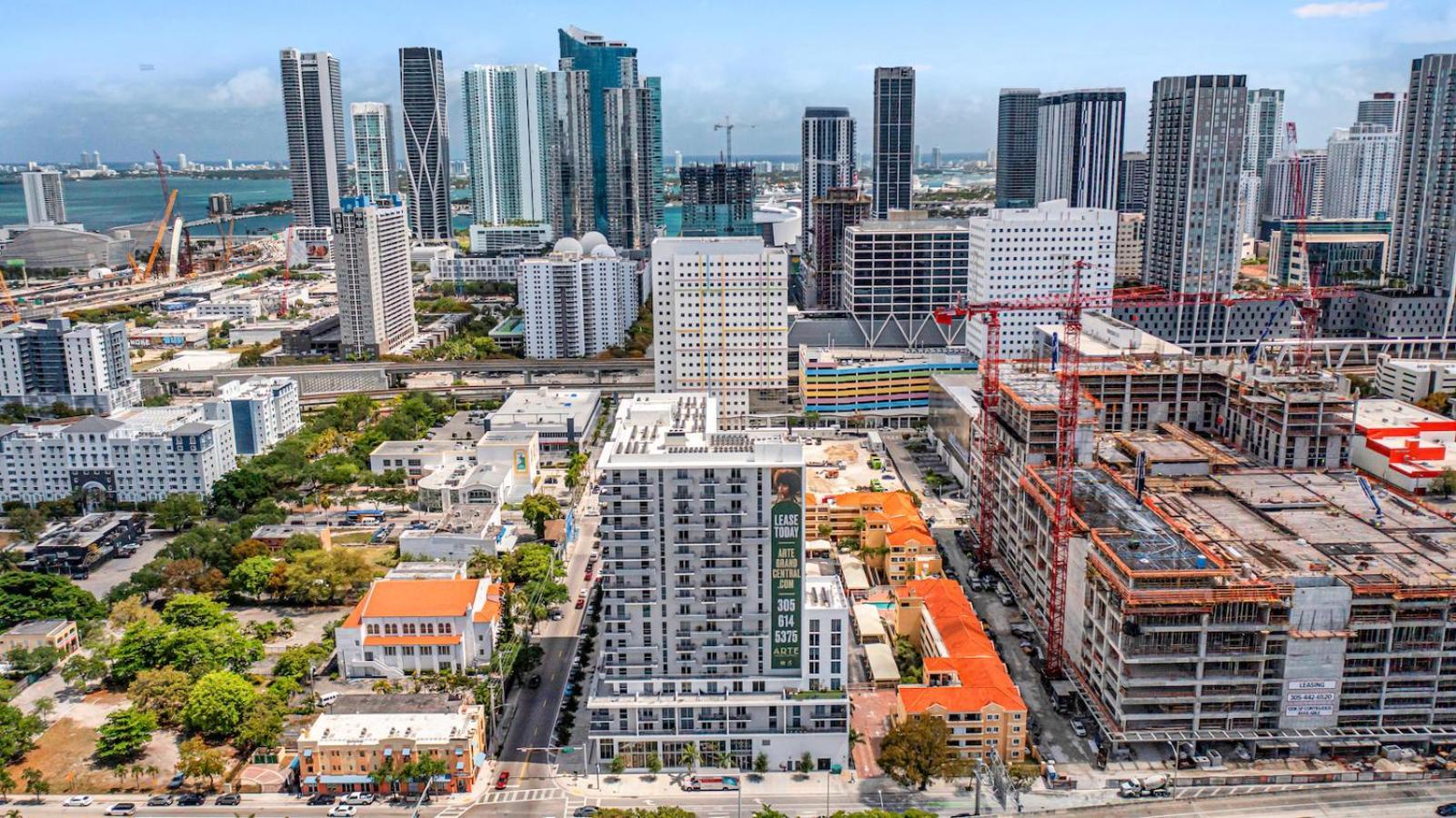 Modern Unit Mins From Brickell With Free Parking Apartment